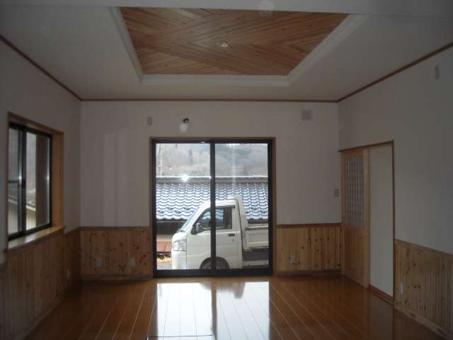 EVhM97R4J5yn1pVsZrE3EgWrba1byajJ